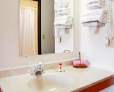 Westwood Inn & Suites - Kimball Стая снимка