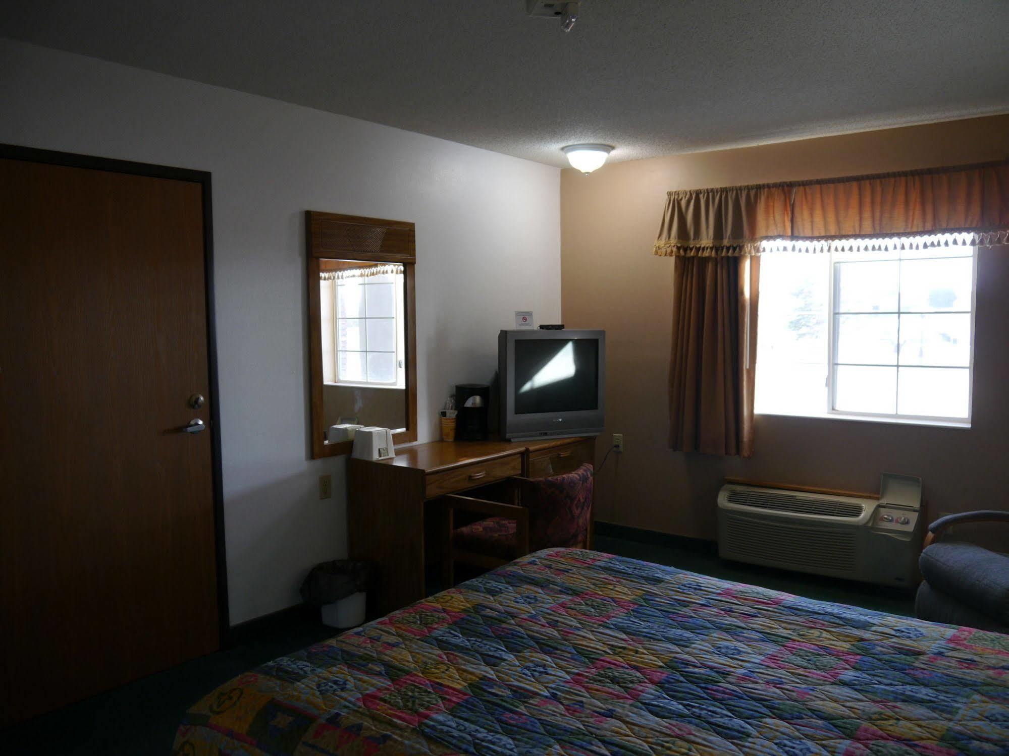 Westwood Inn & Suites - Kimball Екстериор снимка